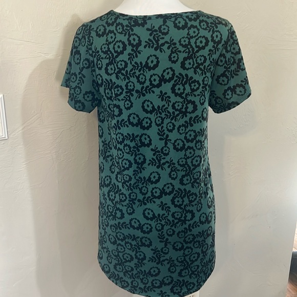 LULAROE BLOUSE ………0010 - Picture 2 of 9